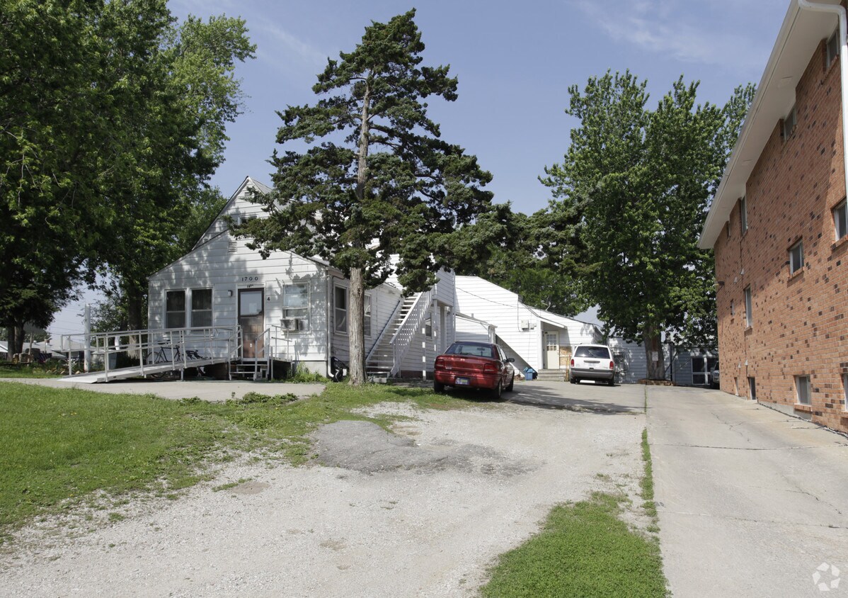 Building Photo - 1700 N 73rd St