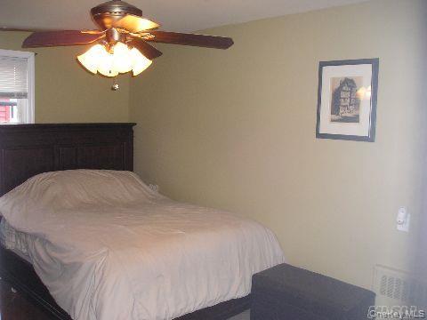 Foto del edificio - 129 Maple Blvd