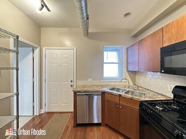Foto del edificio - 674 N Orleans St