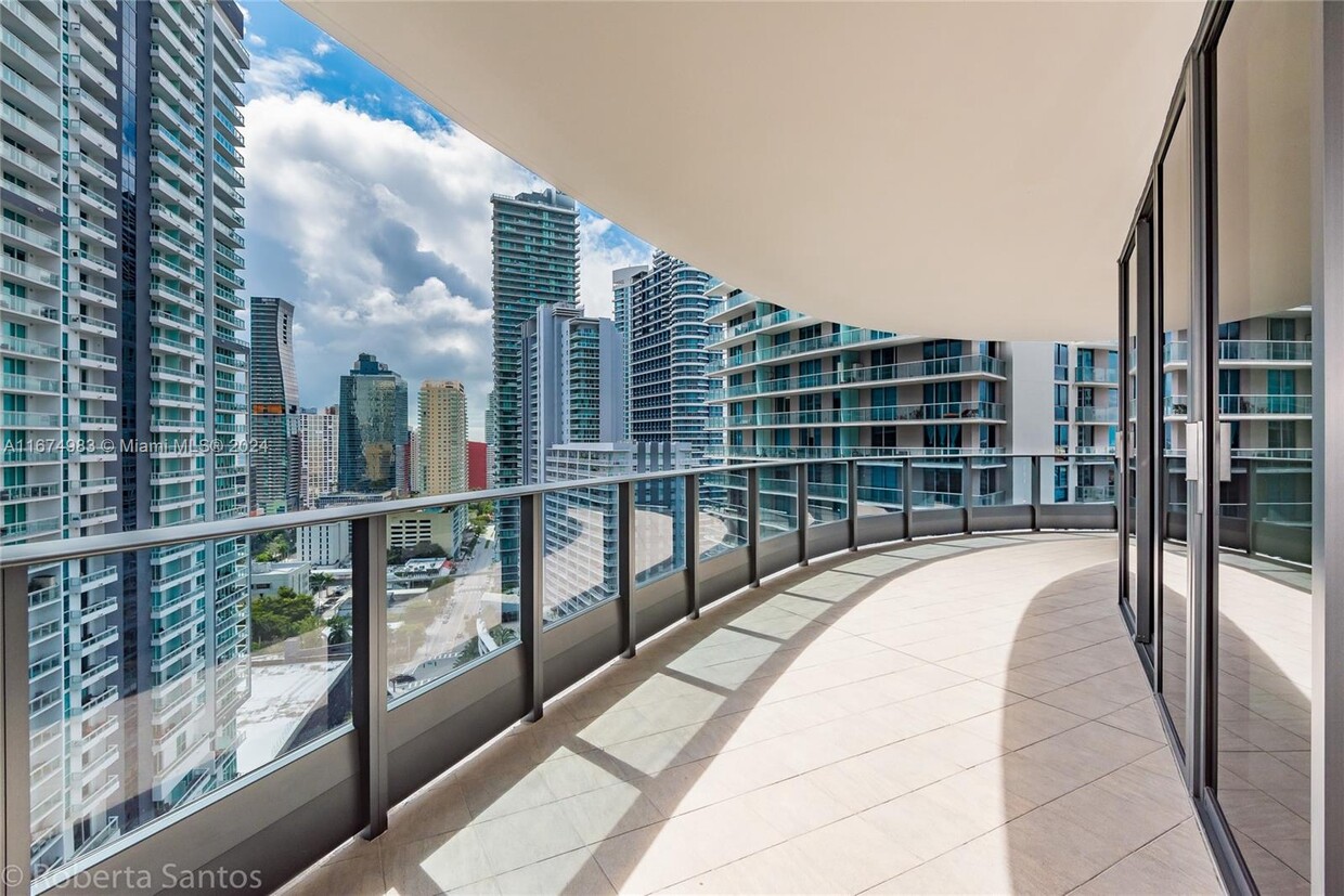 Balcony - 1000 Brickell Plz