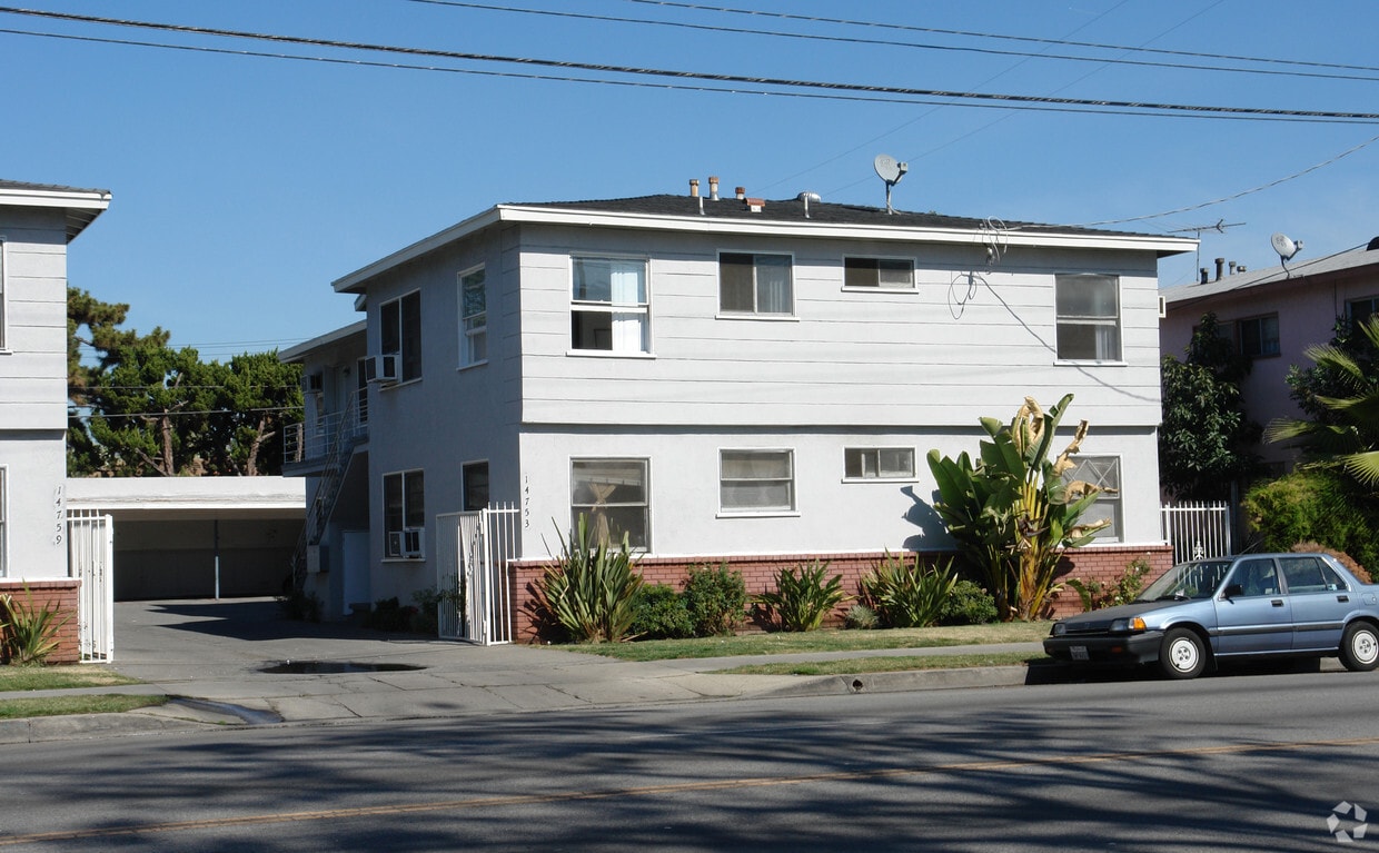 Building Photo - 14753-14759 Vanowen St