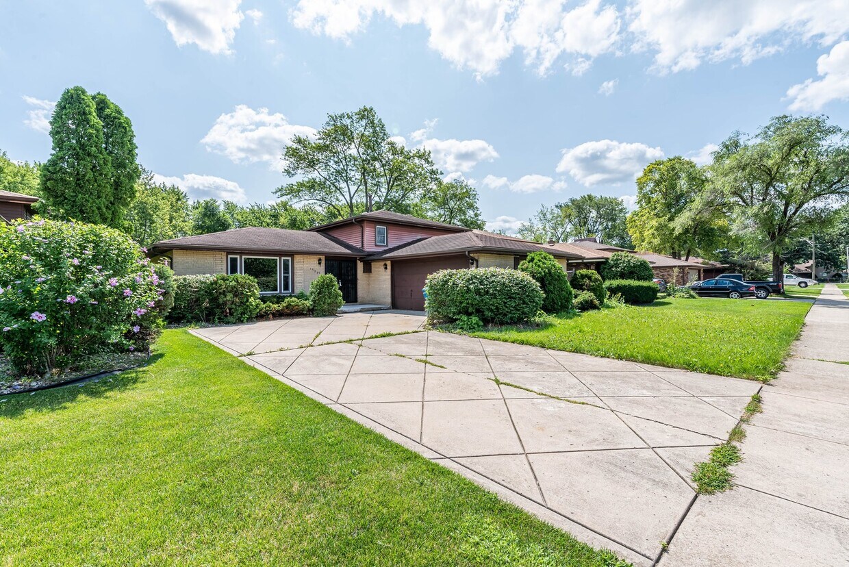 15585 Calumet Dr, South Holland, IL 60473 House for Rent in South