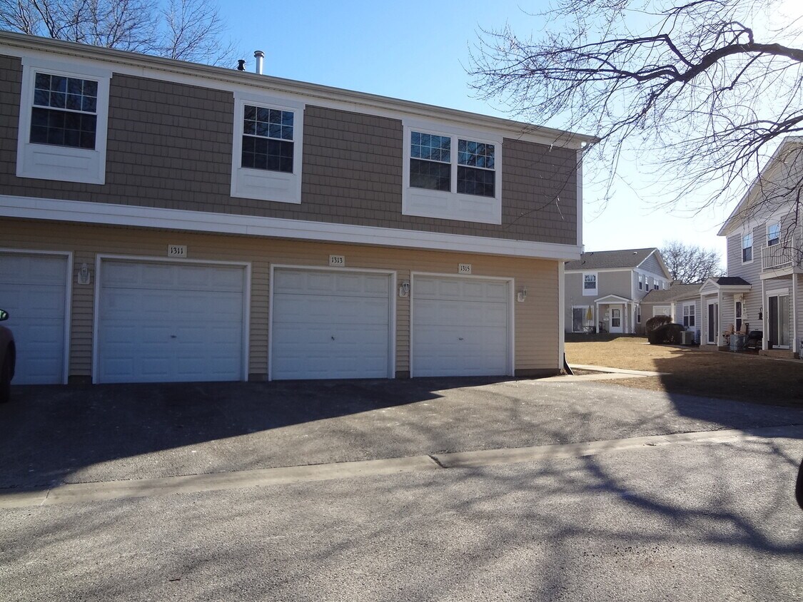 Foto principal - 1315 Exeter Ct