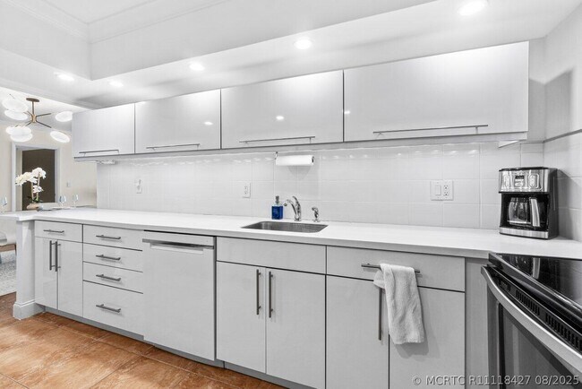 Foto del edificio - 3450 S Ocean Blvd