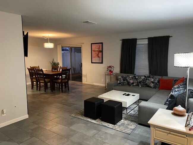 Foto del edificio - 1232 S Cypress Ave