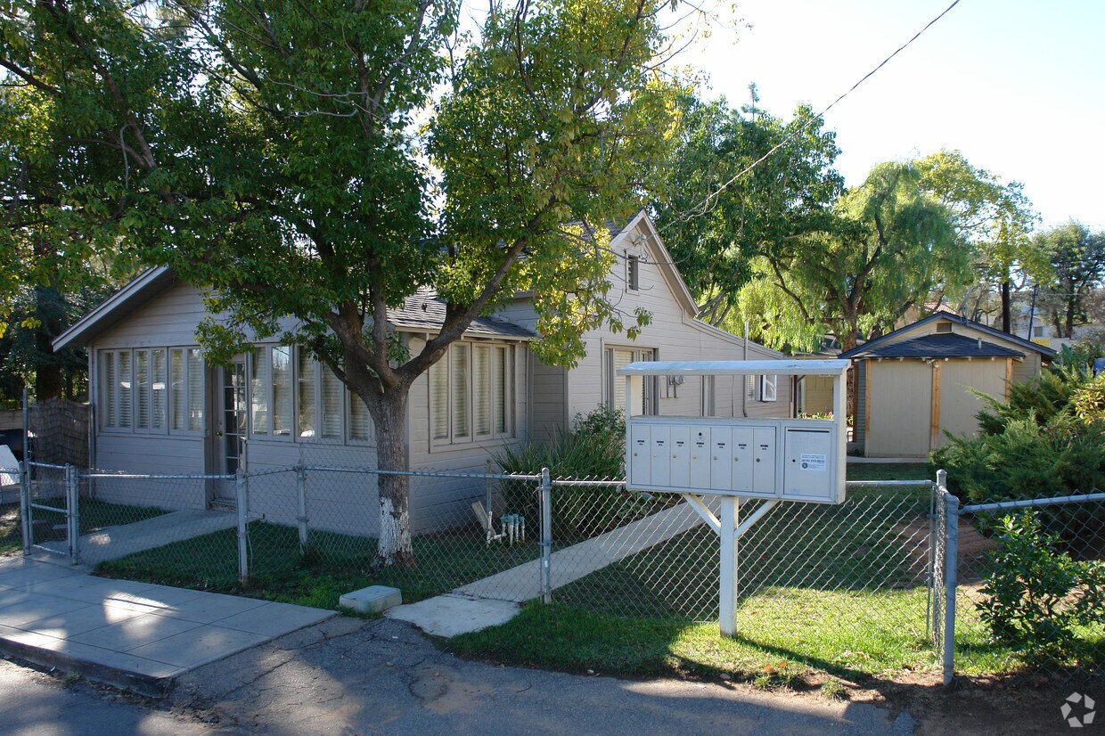 Primary Photo - 430-438 N Main St