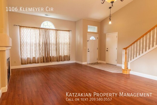 Foto del edificio - Beautiful 4-Bedroom Home in Weston Ranch!