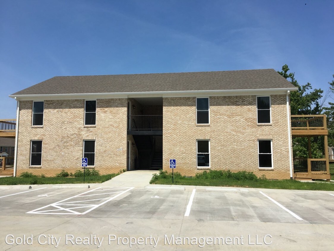 Primary Photo - 100-115 Warwick Cir