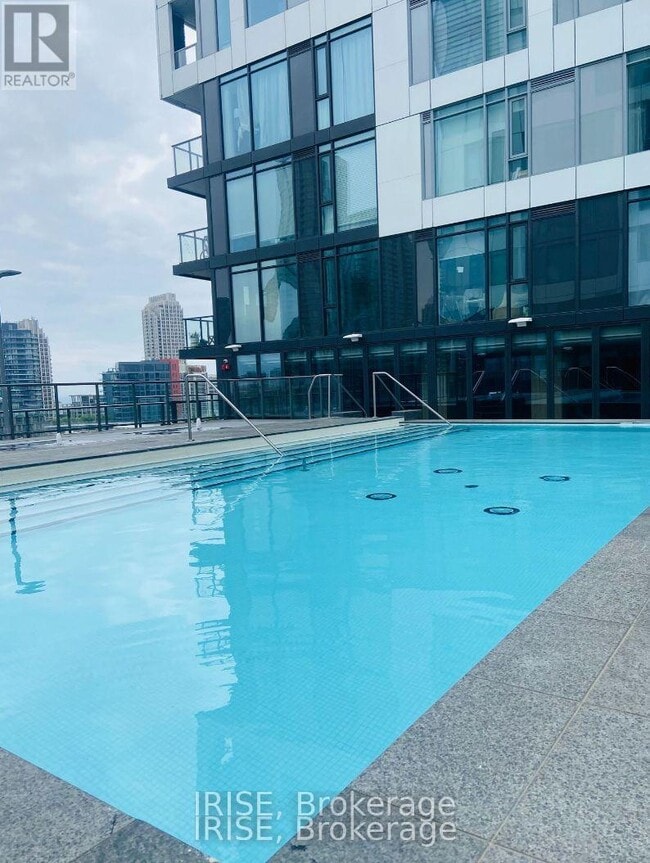 Building Photo - 576 Front St W