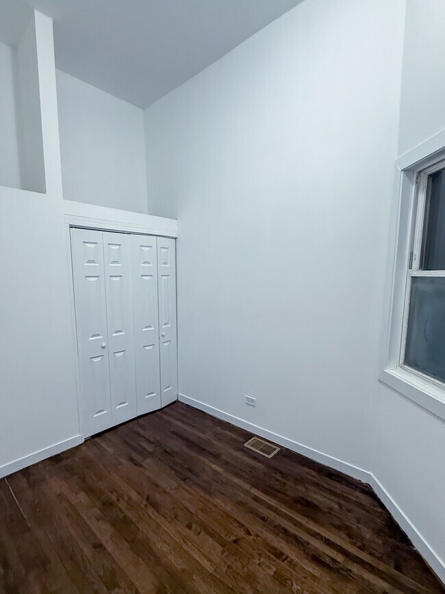 Foto del edificio - 8714 S Commercial Ave