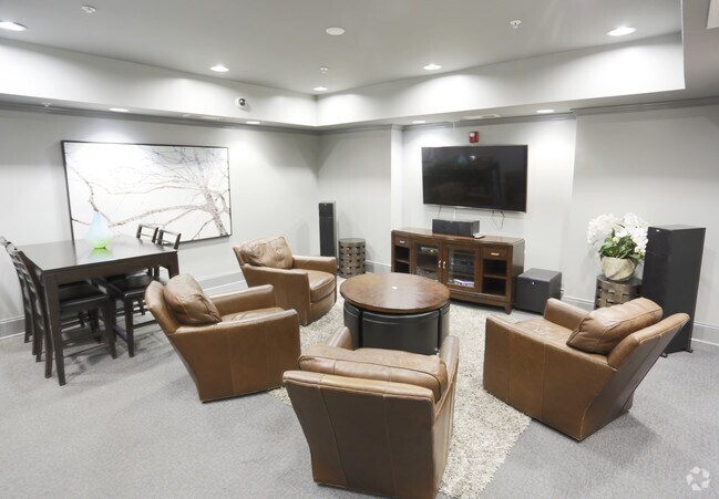 Sala multimedia - Live Oak Apartments LLC Ashley Square
