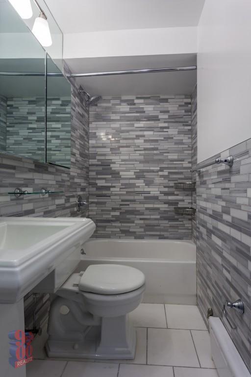 Foto del edificio - 213 E 26th St