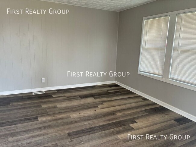 Photo - 1671 Gummer Ave House