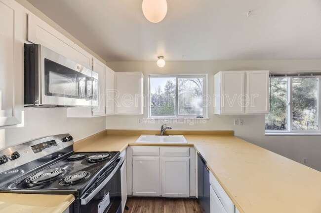 Building Photo - 3208 S Olathe Way