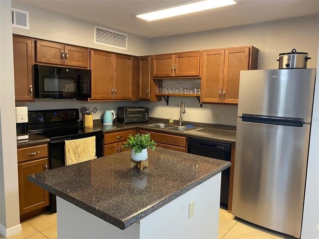 Building Photo - 340 Forestway Cir