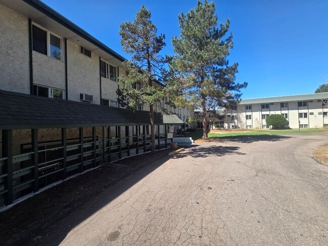 1 Bed / 1 Bath Condo in Prime Denver Location – Pool + On-Site Laundry - 1 Bed / 1 Bath Condo in Prime Denver Location – Pool + On-Site Laundry