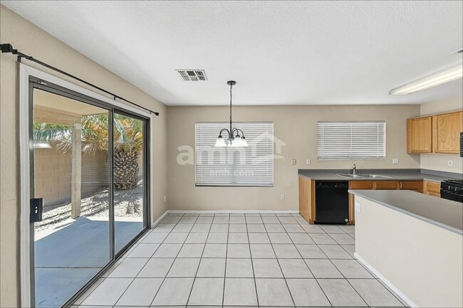 Building Photo - 2256 E Hazeltine Way