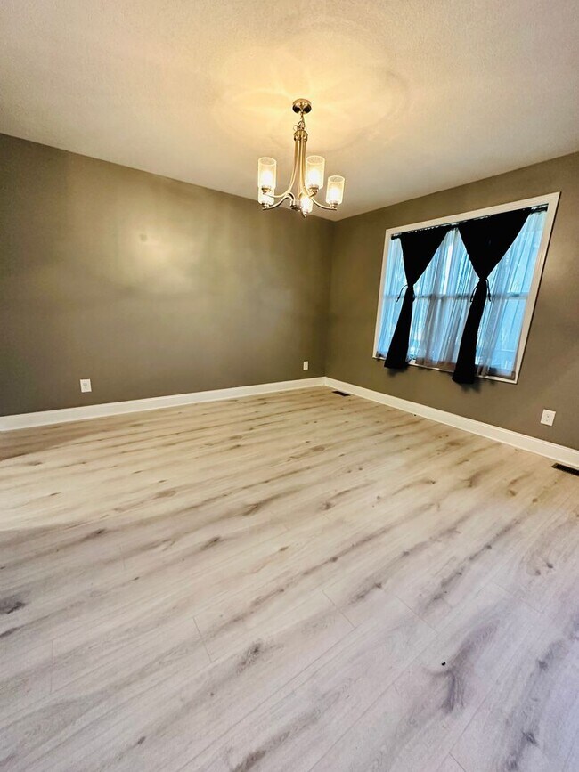 Foto del edificio - Luxury Corner Lot Home!