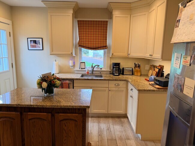 Foto del edificio - 113 Seaside Ave