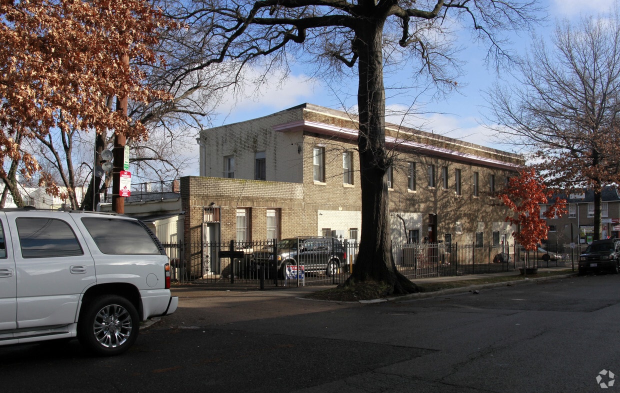 Primary Photo - 4000 13th St NW