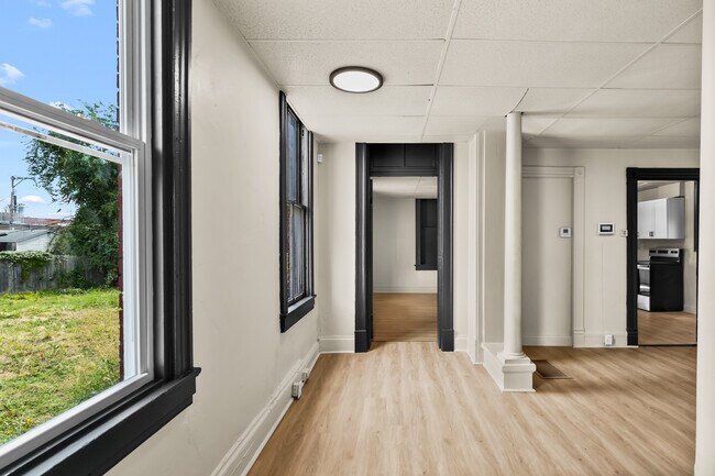 Foto del edificio - 3630 Tholozan Ave