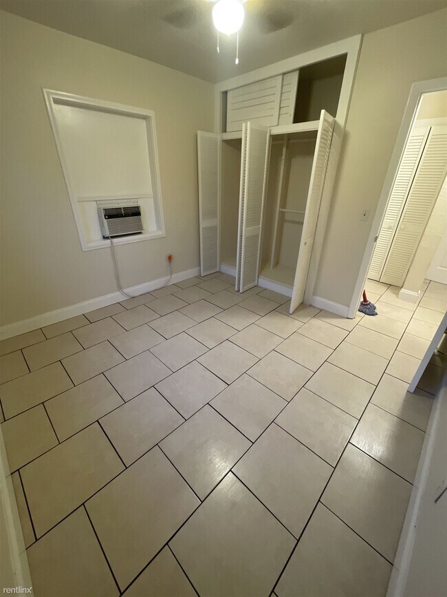 Building Photo - 2 br, 1 bath Duplex - 1012 Bacon Cir NE