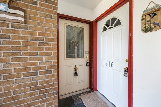 Building Photo - 215 Meadowview Ln