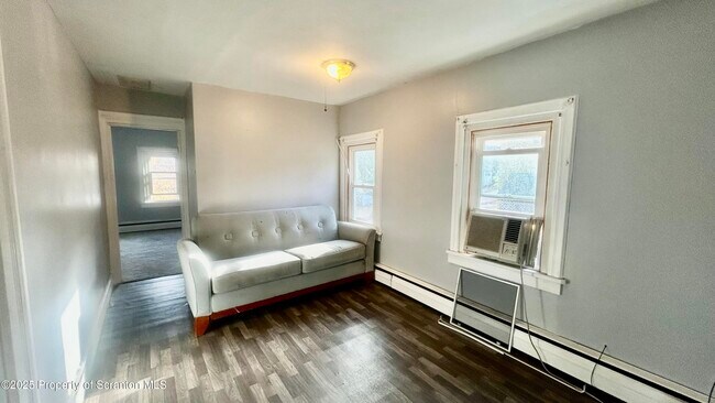 Foto del edificio - 5893 E High St