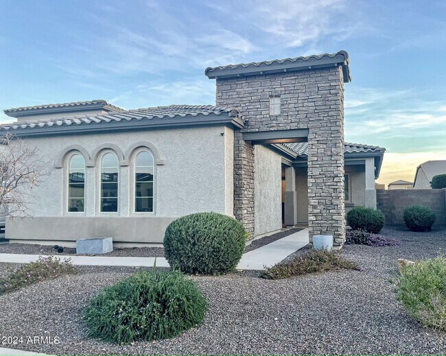 Building Photo - 17243 W Echo Ln