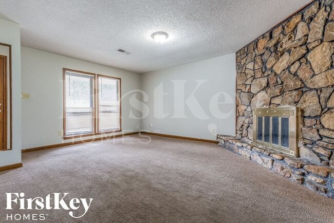 Building Photo - 5982 Rosewind Cir W
