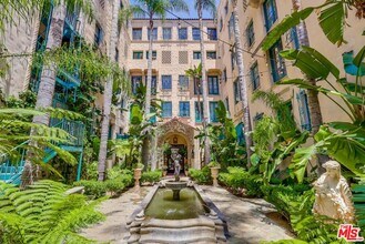 Building Photo - 642 S Bronson Ave