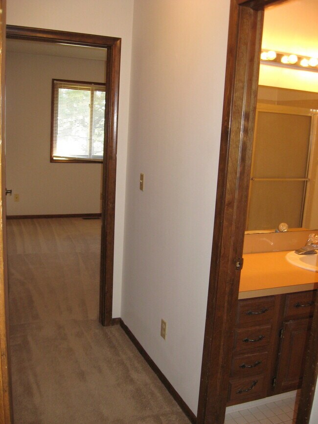 Foto del edificio - Ben Inc Duplexes - Scwalb Realty