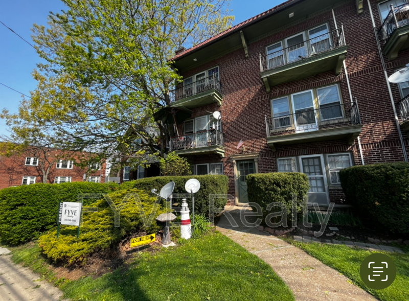 Foto principal - 16814 Madison Ave
