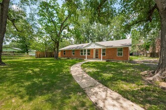 Building Photo - 23227 Albert Dr
