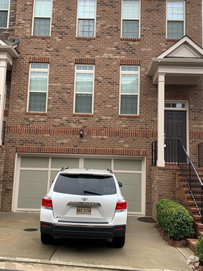 Building Photo - 2562 Sibley Dr