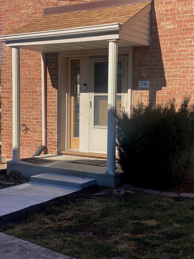 Primary Photo - 216 Ash St