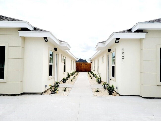 Foto del edificio - 5901 Puffin Ave