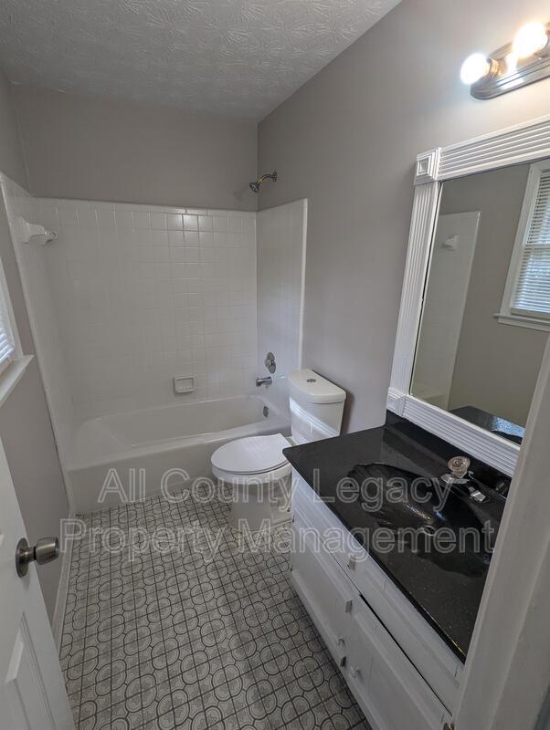 Foto del edificio - 3825 Laurel Falls Drive