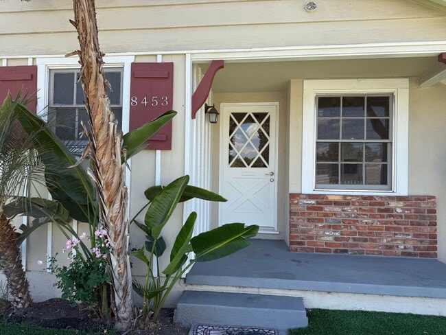 Building Photo - Newly Renovated Single-Family Home in Sun ...