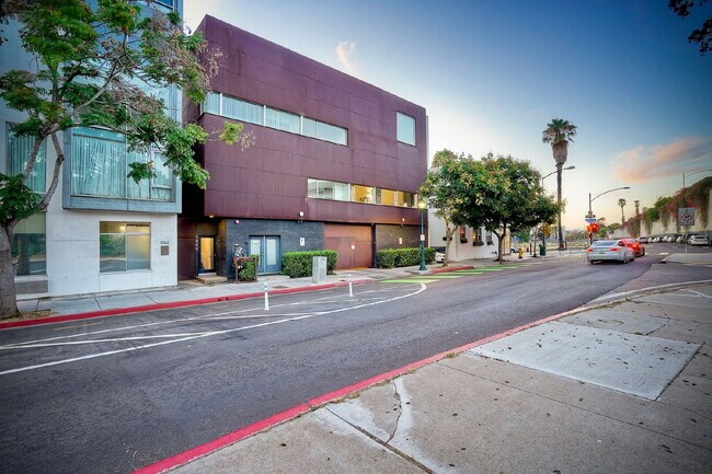 Building Photo - Little Italy Modern Townhome, 2 En Suite Bedrooms on Separate Levels, Private Roof Deck with Suns...
