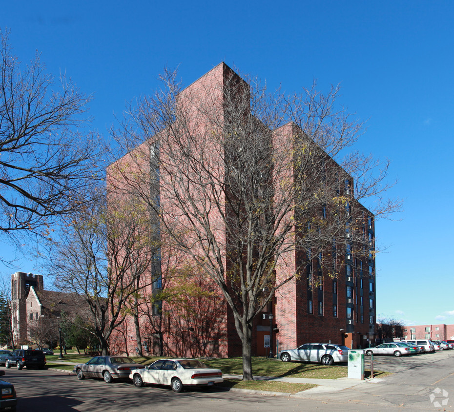 Foto del edificio - Trinity High Rise Apartments