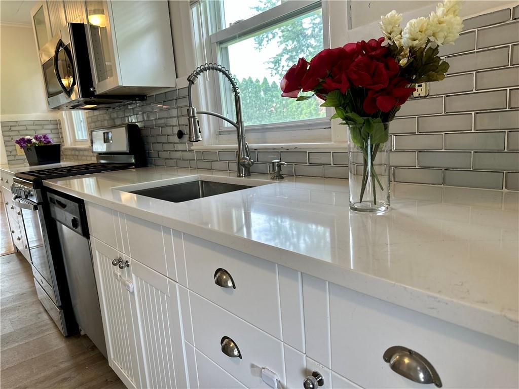 297 Norwood Ave, Cranston, RI 02905 Room for Rent in Cranston, RI