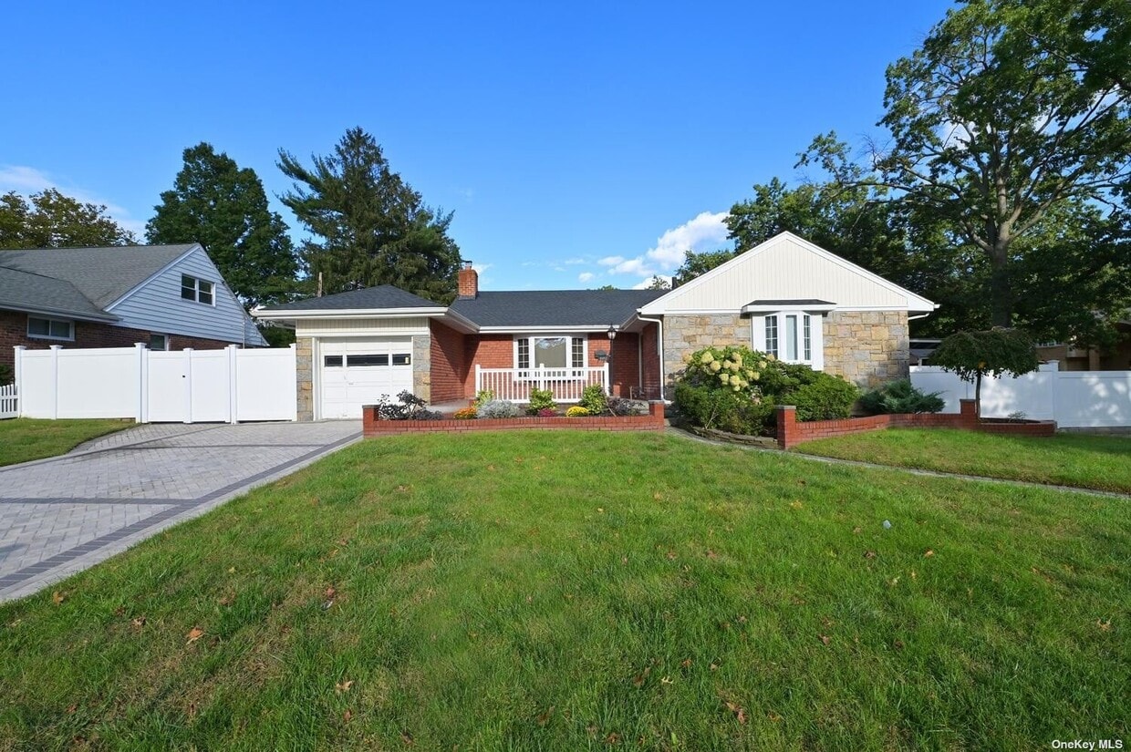 1656 Putney Rd, Valley Stream, NY 11580 House Rental in Valley Stream