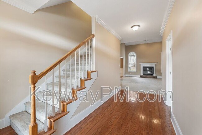 Building Photo - 4890 Somerset Dr
