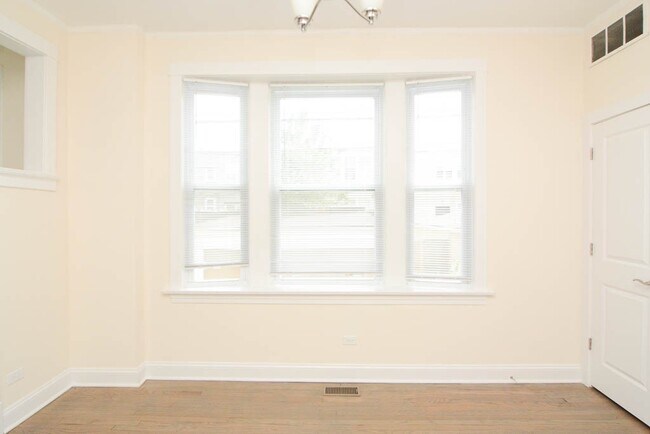 Foto del edificio - 2814 N Troy St