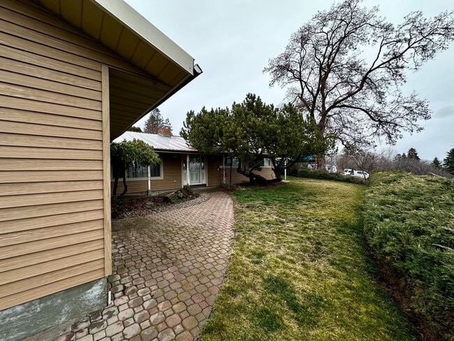 Building Photo - 3 Bedroom 2 1/2 Bath House