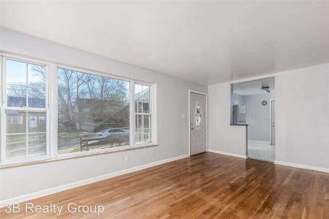 Building Photo - 3 br, 1 bath House - 327 Glenroy Ave.