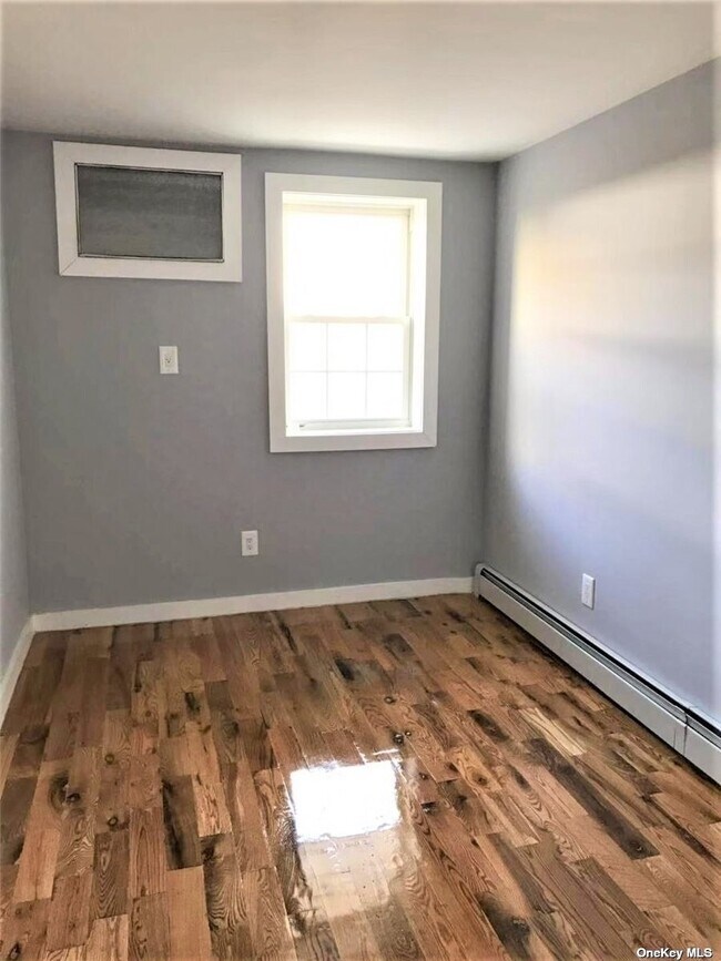 Foto del edificio - 18825 Woodhull Ave