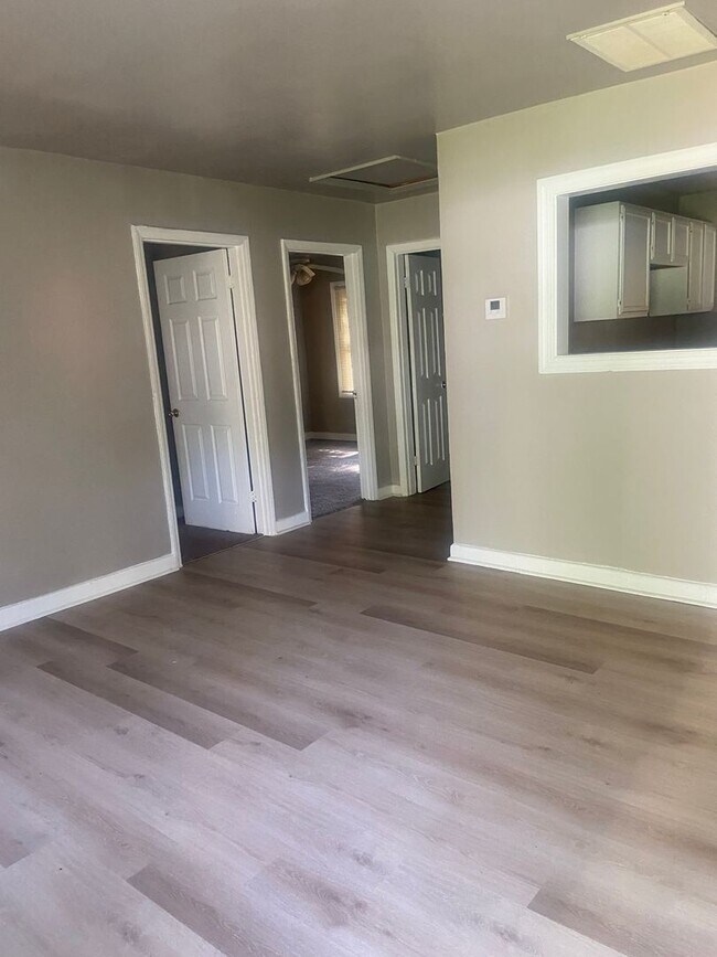 Foto del edificio - 2120 Kennesaw Dr