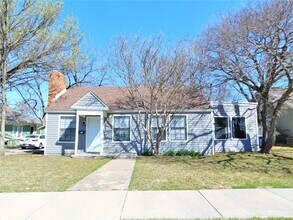 Building Photo - 814 Anderson St